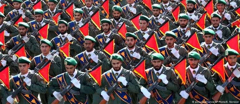 Guarda Revolucionária do Irã durante parada militar