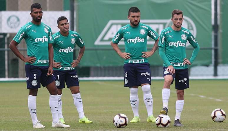 Victor Luis deve estar à disposição contra o Junior Barranquilla, nesta quarta-feira (Agência Palmeiras/Divulgação)