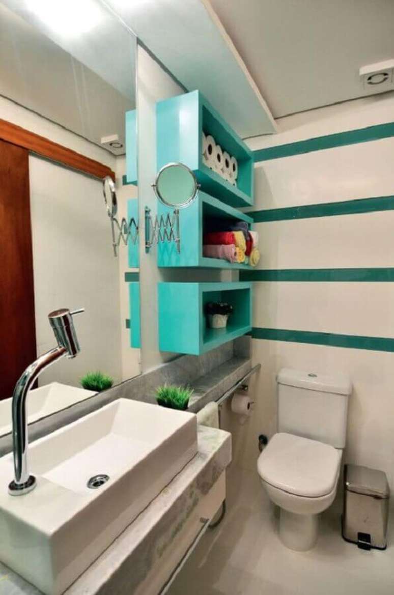 27. Decoração para banheiro clean com nicho em tons de verde água – Foto: Aaronguide
