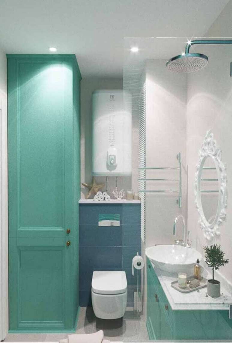 28. Decoração para banheiro verde água com espelho branco provençal – Foto: Pinterest