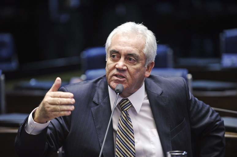 Senador Otto Alencar (PSD-BA) em pronunciamento à bancada.