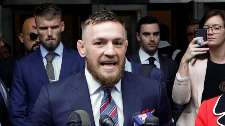 Irlandês Conor McGregor quebrou o celular de um fã e foi preso em Miami, nos Estados Unidos (Foto:Reuters)