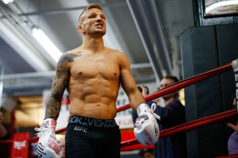 Ex-campeão peso-galo, TJ Dillashaw recebeu suspensão de dois anos aplicada pela USADA (Foto: Getty Images)