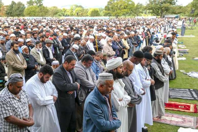 Muçulmanos homenageiam vítimas de atentado em Christchurch, na Nova Zelândia