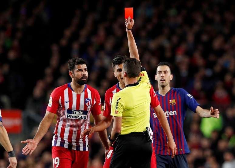 Diego Costa recebe cartão vermelho em partida do Atlético de Madri contra o Barcelona
06/04/2019
REUTERS/Albert Gea/File Photo