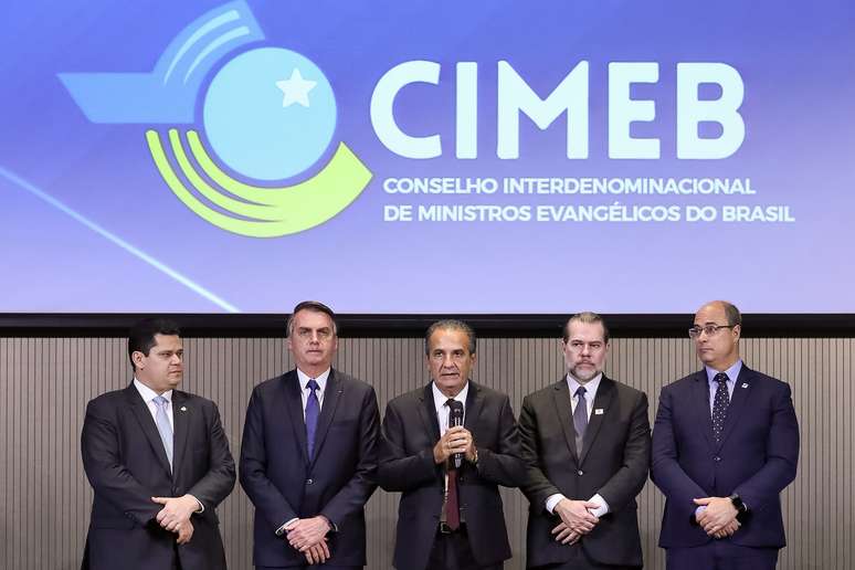 Presidente da República, Jair Bolsonaro durante o almoço com participantes do Encontro do Conselho Interdenominacional de Ministros Evangélicos do Brasil (CIMEB). Na foto, o presidente do Senado, Davi Alcolumbre, o pastor Silas Malafaia, o presidente do STF, Dias Toffoli, e o governador do Rio de Janeiro, Wilson Witzel