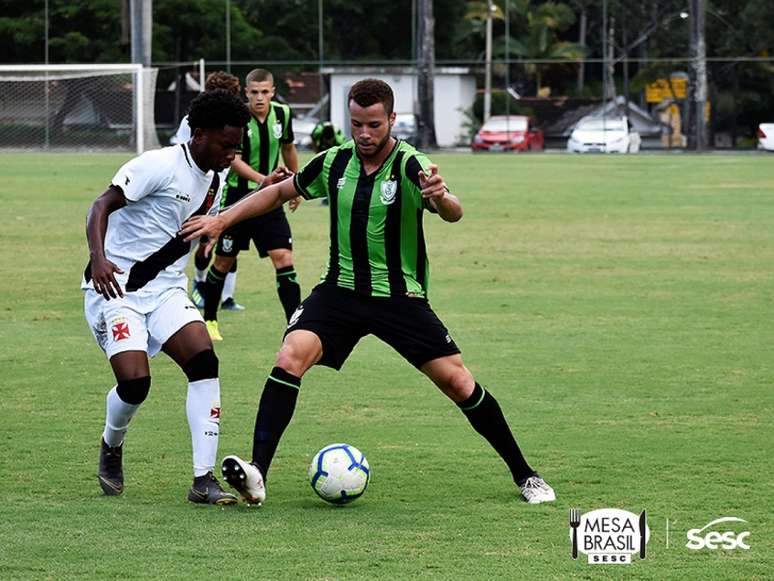 O time sub-20 do Coelho terá de vencer o jogo de volta por quatro  gols de diferença para se classificar-Divulgação/América-MG