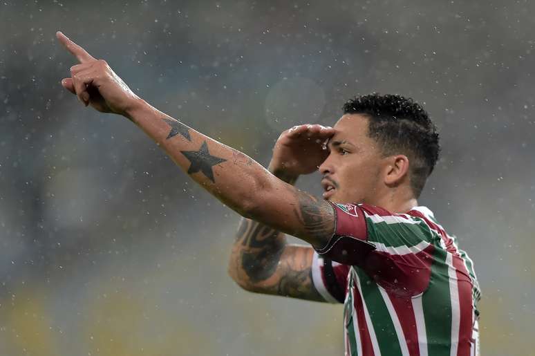 Luciano, do Fluminense, comemora após marcar gol em partida contra o Luverdense, válida pela terceira fase da Copa do Brasil 2019, realizada no Estádio do Maracanã, na zona norte do Rio de Janeiro, nesta quarta-feira (10).
