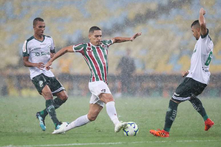 Gilberto, do Fluminense, em lance da partida contra o Luverdense, válida pela terceira fase da Copa do Brasil 2019, realizada no Estádio do Maracanã, na zona norte do Rio de Janeiro, nesta quarta-feira (10).