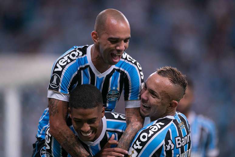 Jean Pyerre, do Grêmio, comemora seu gol na partida contra o Rosario Central, válida pela quarta rodada do Grupo H da Copa Libertadores 2019, na Arena do Grêmio, em Porto Alegre, nesta quarta- feira.