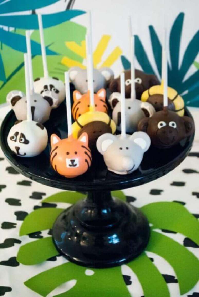 55. Invista em doces personalizados para festa de aniversário infantil – Foto: Pinosy