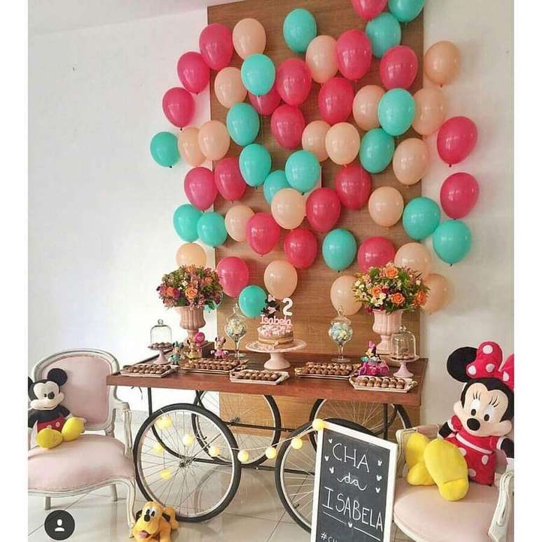67. Festa de aniversário do Mickey e Minnie com decoração simples e rústica – Foto: Decoração Simples