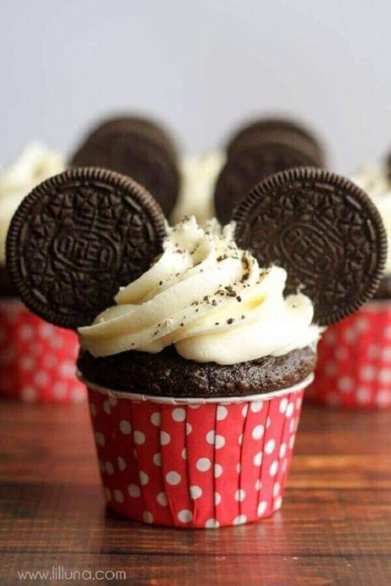 77. Cupcakes personalizados para festa de aniversário do Mickey – Foto: Pinterest