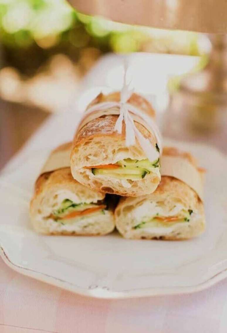 83. Festa de aniversário com sanduíches de lembrancinha – Foto: Pinterest