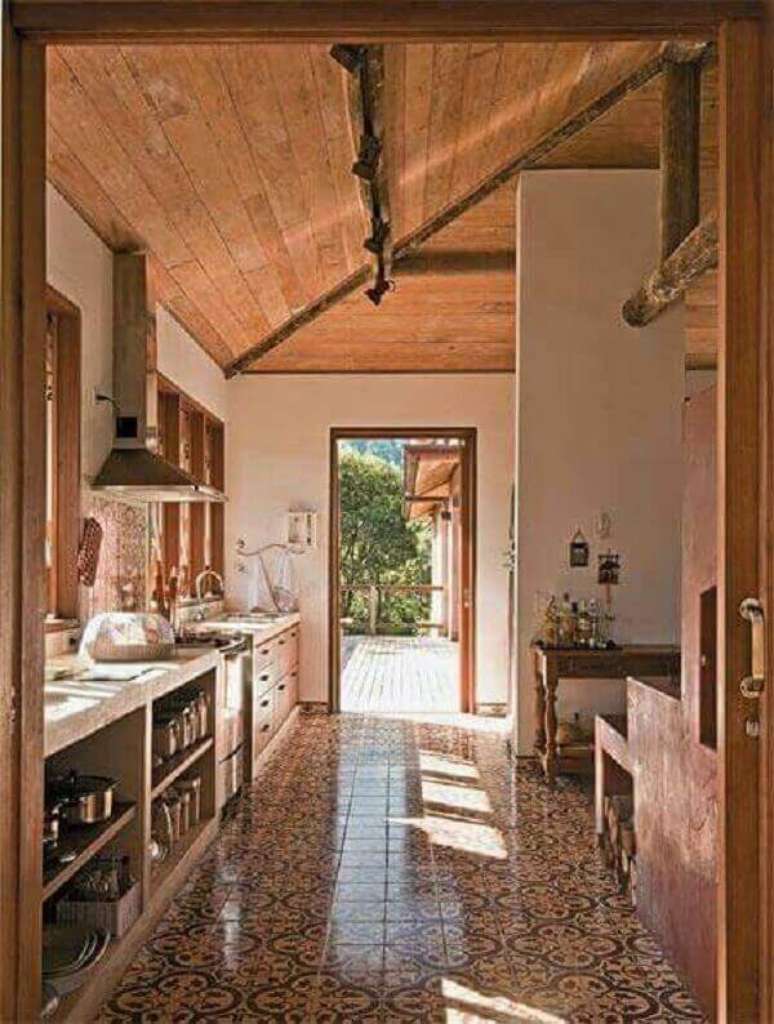 29- Forro de madeira em cozinha retro. Fonte: Pinterest