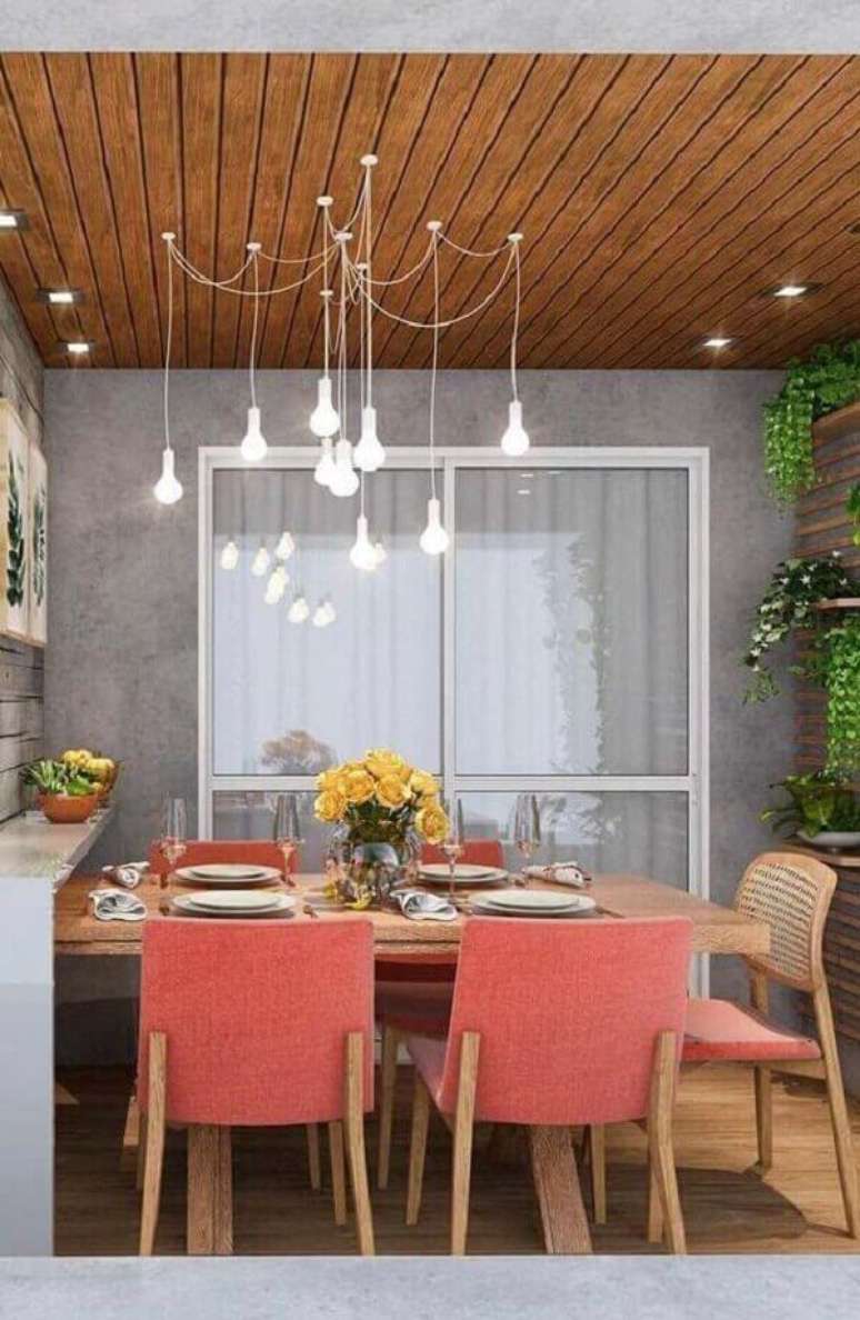 57- Espaço gourmet de apartamento é decorado com forro de madeira. Fonte: Pinterest