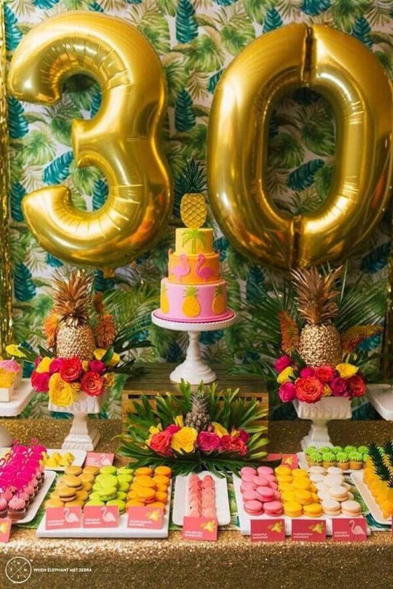 105. Decoração para festa de aniversário com tema festa tropical – Foto: Pinosy