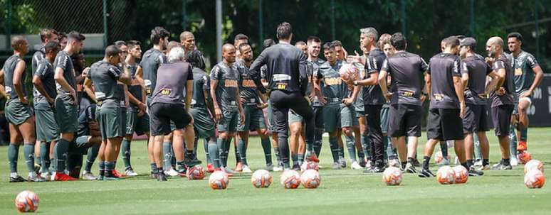 Rodrigo Santana comandou o primeiro treino com o grupo atleticano nesta sexta-feira, na Cidade do Galo- Bruno Cantini/Atlético-MG