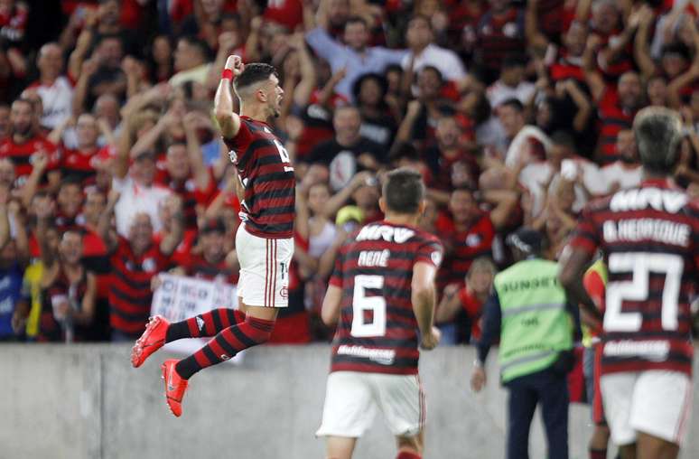 De Arrascaeta, do Flamengo, comemora o seu gol em partida contra San José, da Bolívia, válida pela quarta rodada do Grupo D da Copa Libertadores 2019, no Estádio do Maracanã, zona norte do Rio de Janeiro, nesta quinta-feira (11).