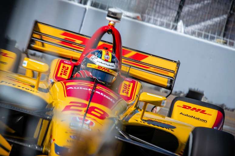 Hunter-Reay lidera primeiro treino em Long Beach