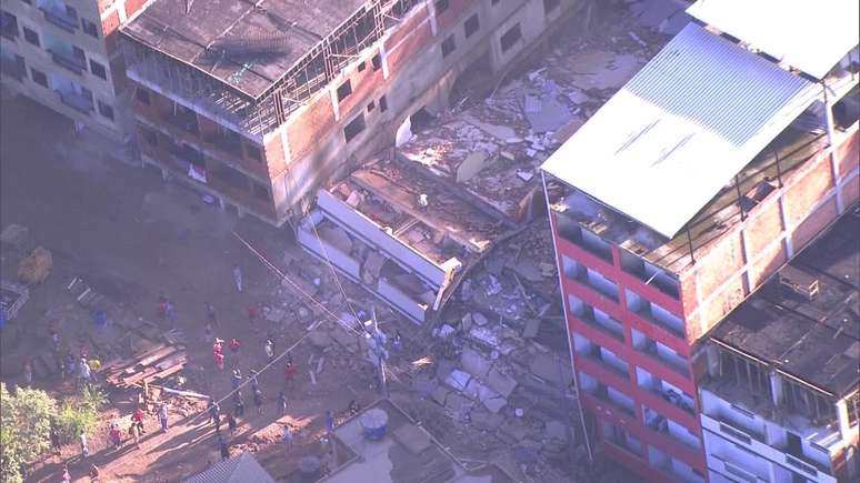 Dois prédios desabaram na comunidade da Muzema, na Zona Oeste da cidade do Rio de Janeiro