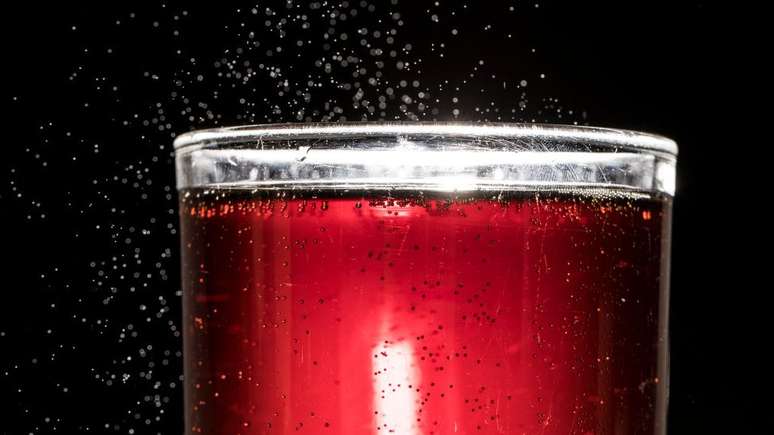 O estudo de Harvard mostrou que beber duas ou mais bebidas açucaradas por dia leva a um aumento de 21% no risco de morte prematura