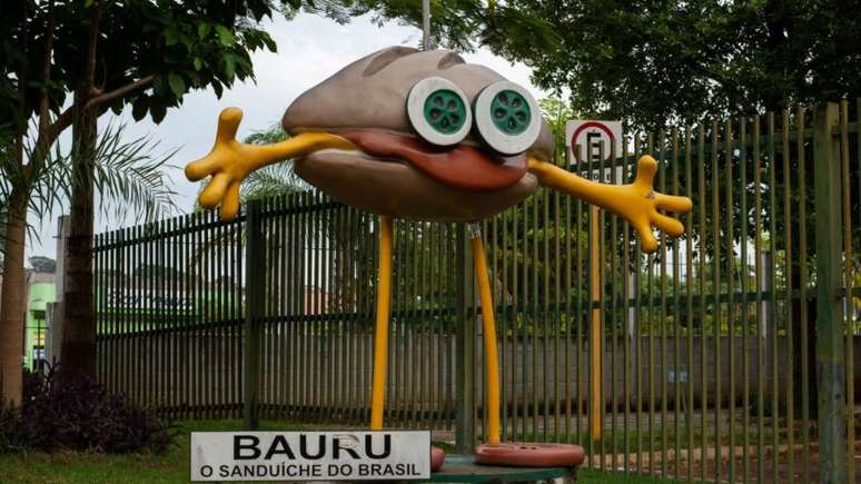 Cidade paulista de Bauru tem monumento do Bauruzinho