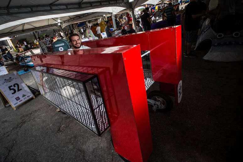 Em homenagem à cidade de São Paulo, o grupo Sampa Sempre fez um carro no formato do Masp.