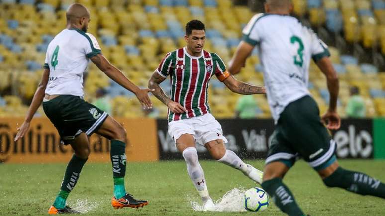 Luciano fez um gol contra o Luverdense (Foto: LUCAS MERÇON / FLUMINENSE F.C.)
