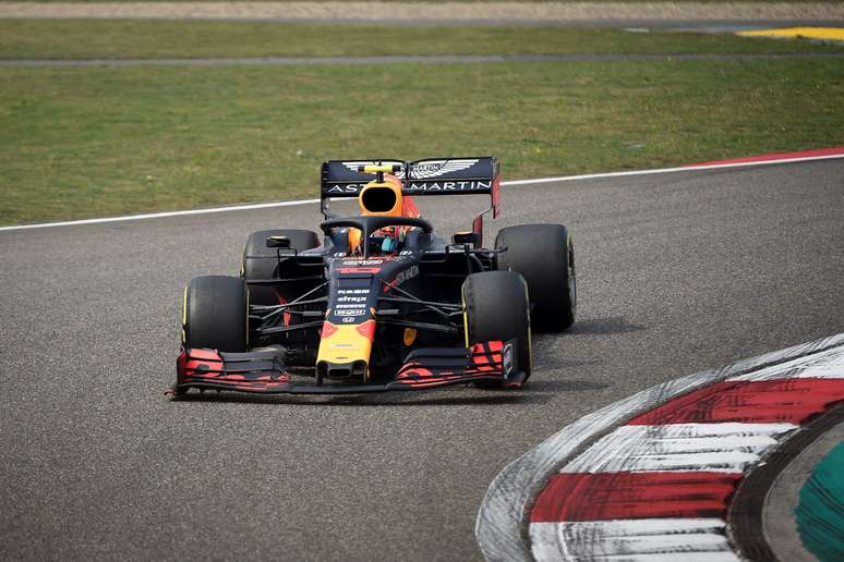 Gasly: “Foi melhor deixar Verstappen lutar contra a dupla da Ferrari”