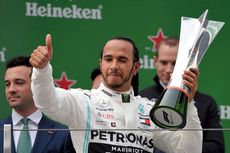 Hamilton vence Grande Prêmio da China “muito especial”