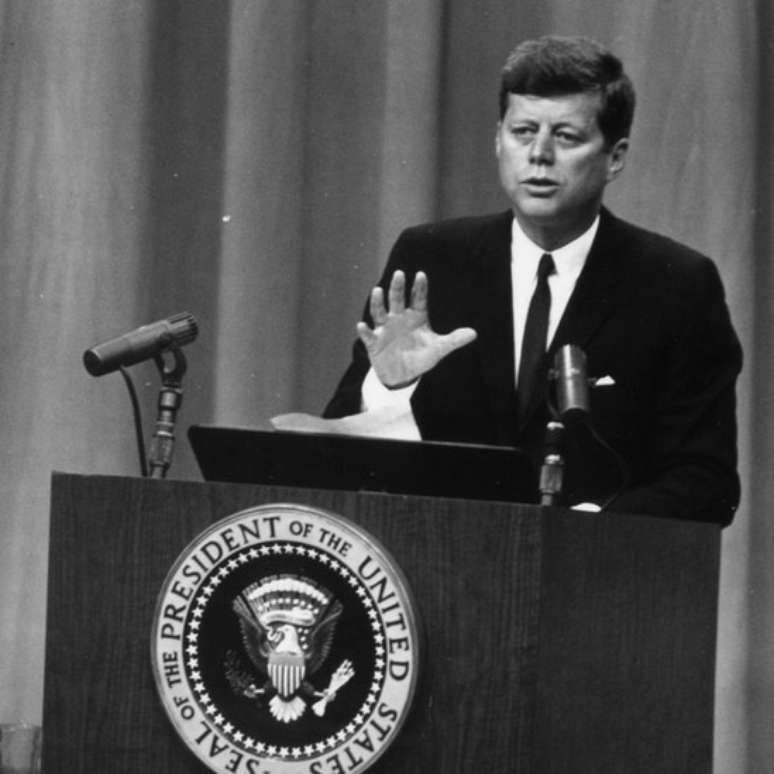 O ent&atilde;o presidente dos Estados Unidos, John F. Kennedy, havia deixado clara sua disposi&ccedil;&atilde;o de ir &agrave; guerra para defender Berlim Ocidental