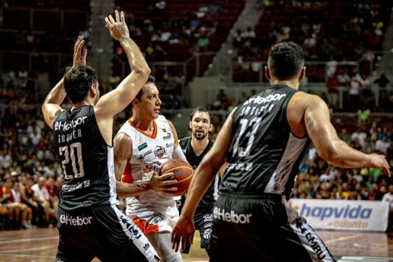 São Paulo vence Franca fora de casa e abre 1 a 0 na final do NBB