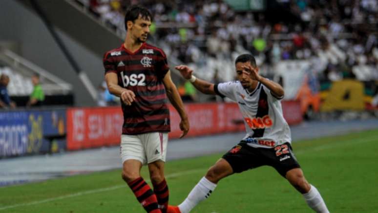 Rodrigo Caio teve boa atuação contra o Vasco, no Nilton Santos (Foto: Nayra Halm/Fotoarena)