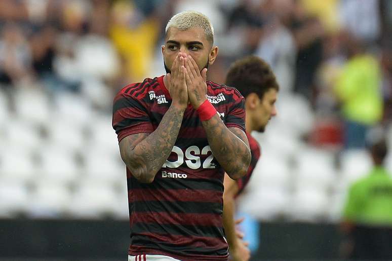 O jogador Gabigol do Flamengo, durante partida válida contra a equipe do Vasco, em jogo válido pela 1ª partida da final do Campeonato Carioca de 2019, realizado no Estádio do Engenhão, na Zona Norte do Rio, neste domingo (14).