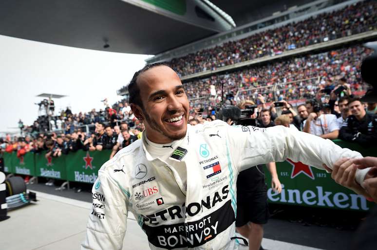Hamilton diz que mudança no estilo de pilotagem ajudou na vitória