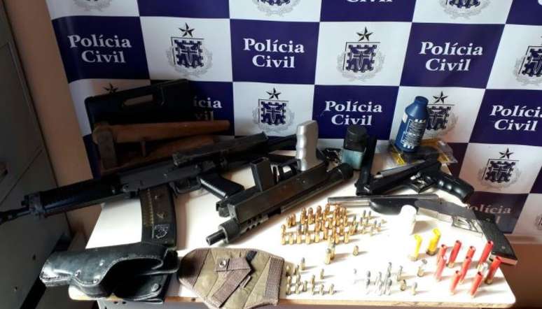 Pol&iacute;cia diz que maioria dos 'armeiros' costumam fornecer armas a fac&ccedil;&otilde;es criminosas