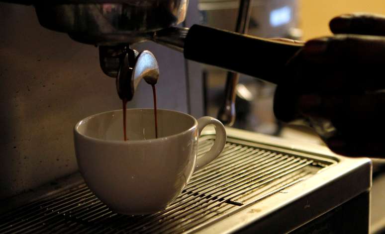 Uma xícara de café é preparada em Nairóbi, Quênia
04/05/2018
REUTERS/Njeri Mwangi