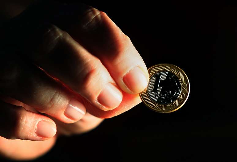 Uma moeda de 1 real. REUTERS/Sergio Moraes