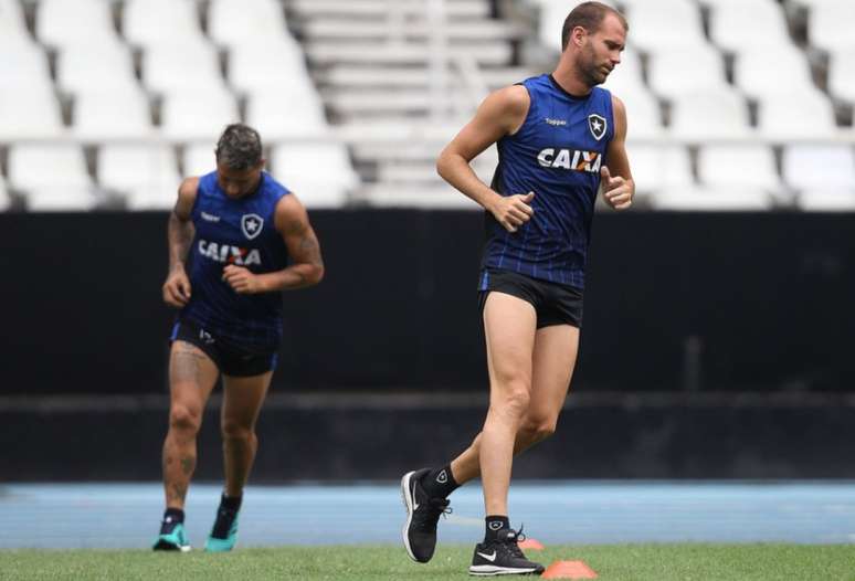 Valencia e Carli se recuperam de lesões. Ambos jogaram pouco em 2019 (Foto: Vítor Silva/SSPress/Botafogo)