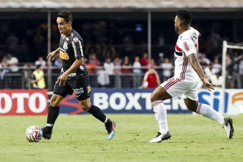 Jadson foi titular do Corinthians na partida contra o São Paulo (Foto: Rodrigo Gazzanel/Ag. Corinthians)