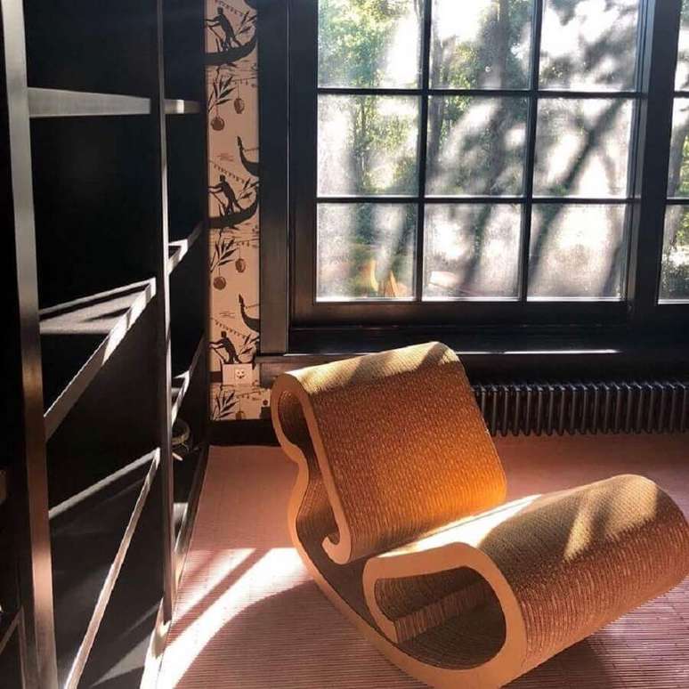 13. Invista em uma cadeira de balanço moderna para um ambiente com estilo contemporâneo – Foto: Charlotte Barnes Design
