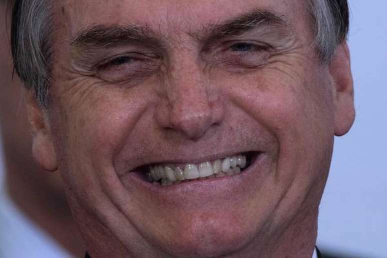 Bolsonaro concede passaporte diplomático a bispo Edir Macedo