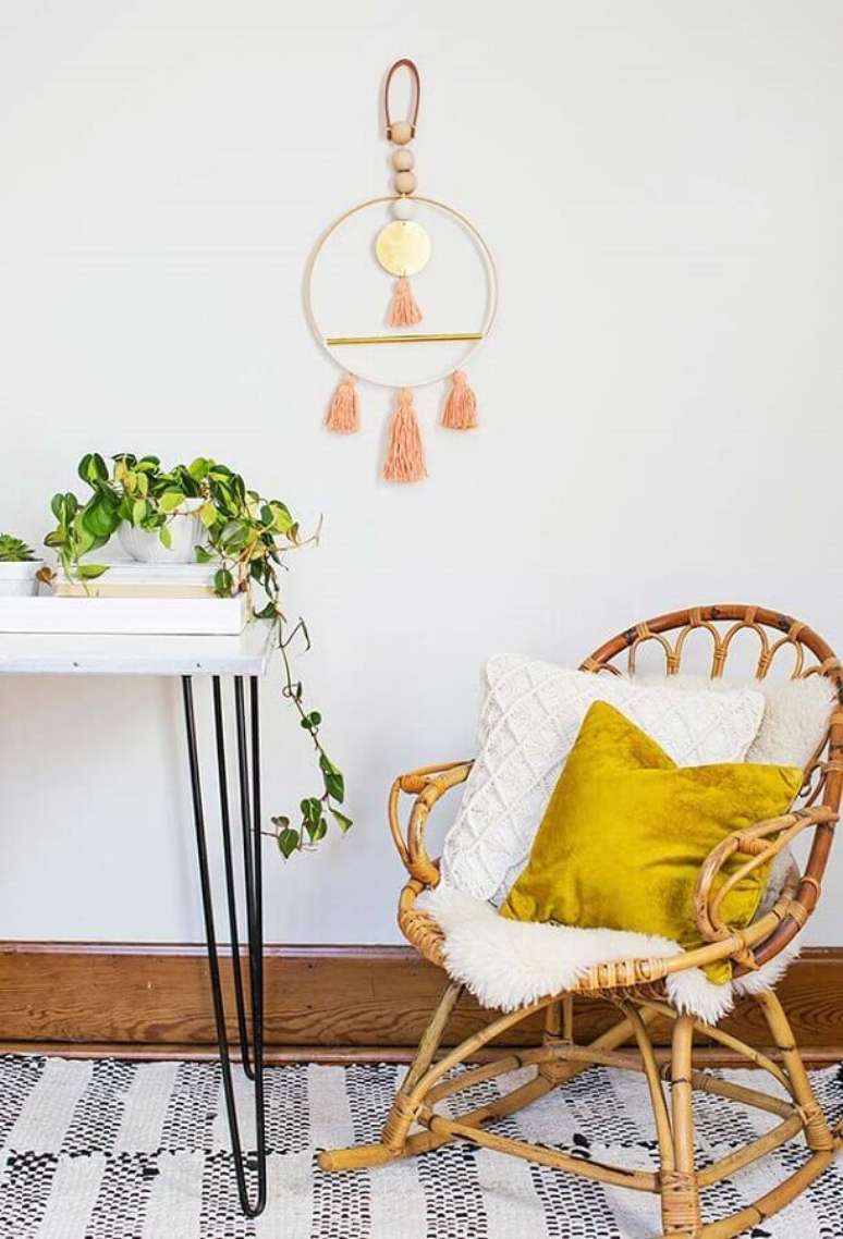 38. A cadeira de balan&ccedil;o de vime tamb&eacute;m &eacute; um modelo muito utilizado &ndash; Foto: Pinterest