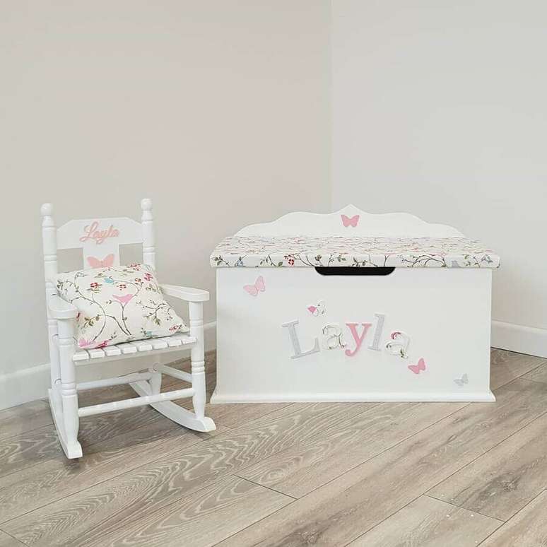 46. Modelo de cadeira de balan&ccedil;o infantil &ndash; Foto: Dreambox Custom Toy Boxes