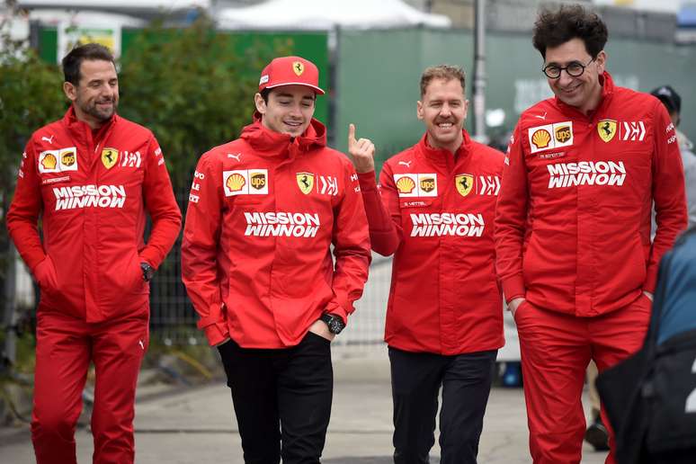 Brundle diz que as ordens da Ferrari são “humilhantes e frustrantes” para Leclerc