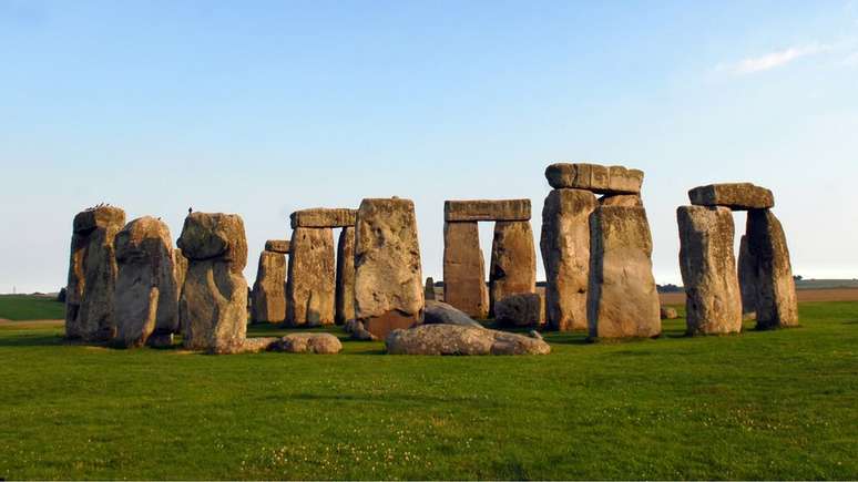 A construção de Stonehenge começou provavelmente por volta do ano 3.000 a.C.