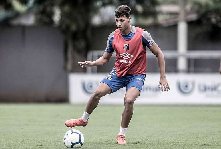 Kaio Jorge é a nova revelação da base do Santos