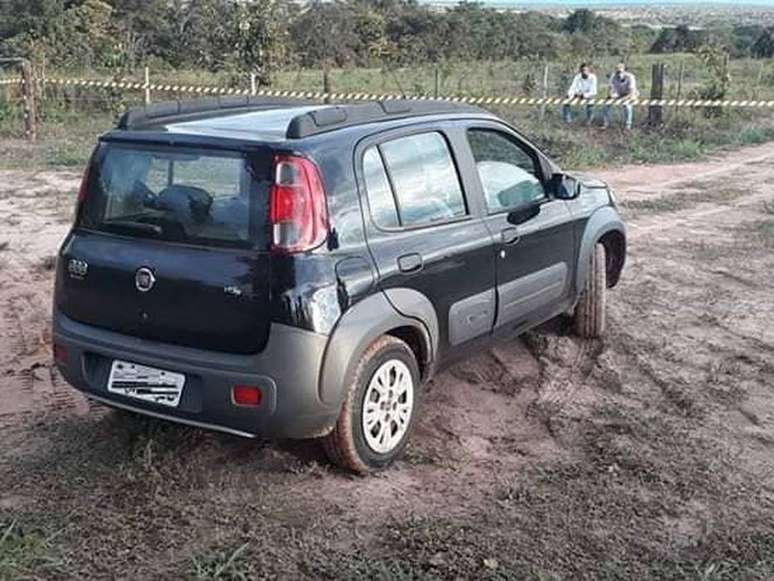 Carro em que os corpos das vítimas foram encontrados