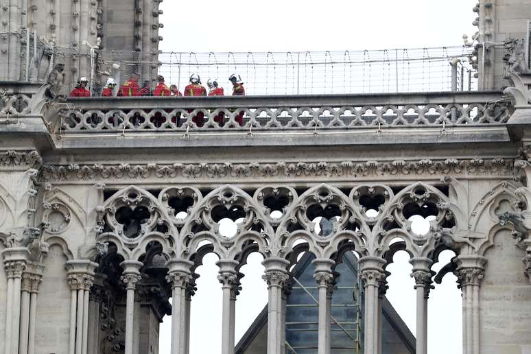 Bombeiros trabalham em Catedral de Notre Dame após incêndio
16/04/2019
REUTERS/Yves Herman